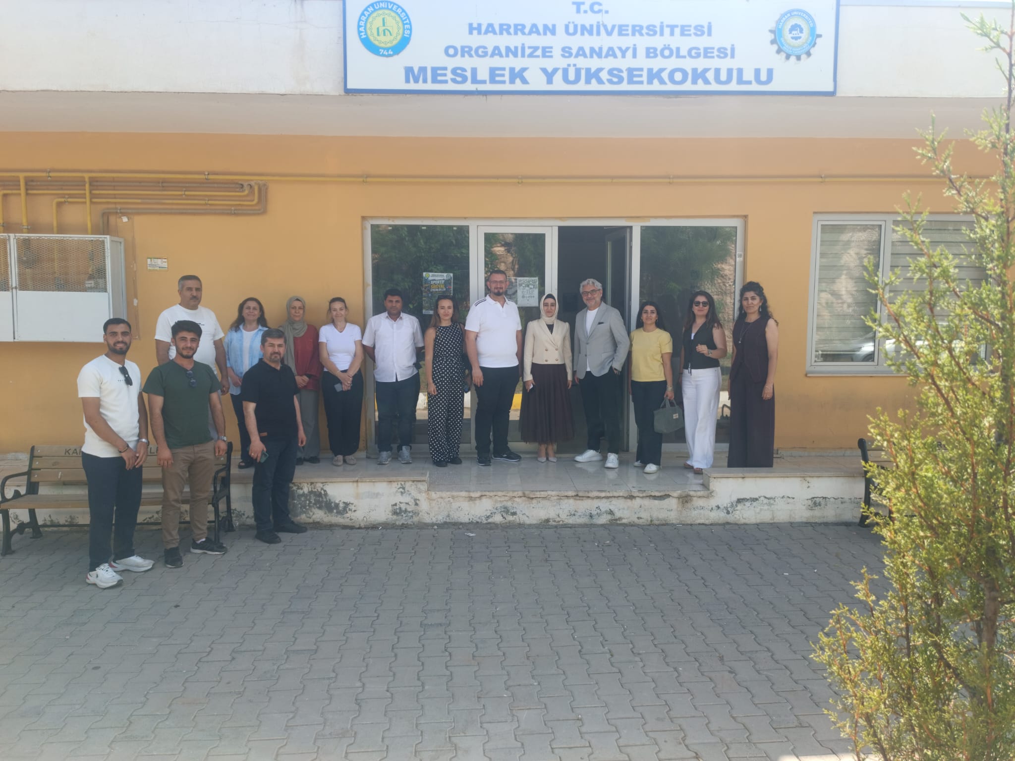 FLO Mağazacılık Temsilcilerinden Yıl Sonu Sergimize Ziyaret
